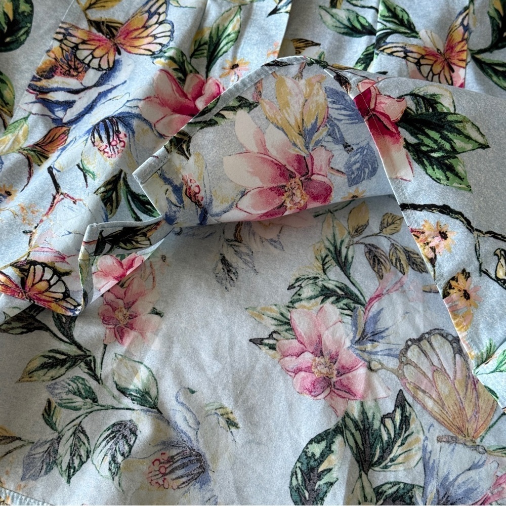 Chico's Blue Floral Button Down Top Wrinkle Resistant Size Large - Picture 5 of 9